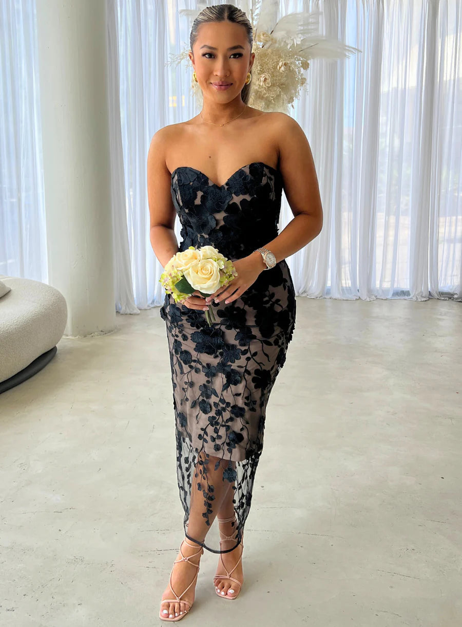 Why Choose Black Bridesmaid Dresses? White Runway Why Choose Black Bridesmaid Dresses? White Runway