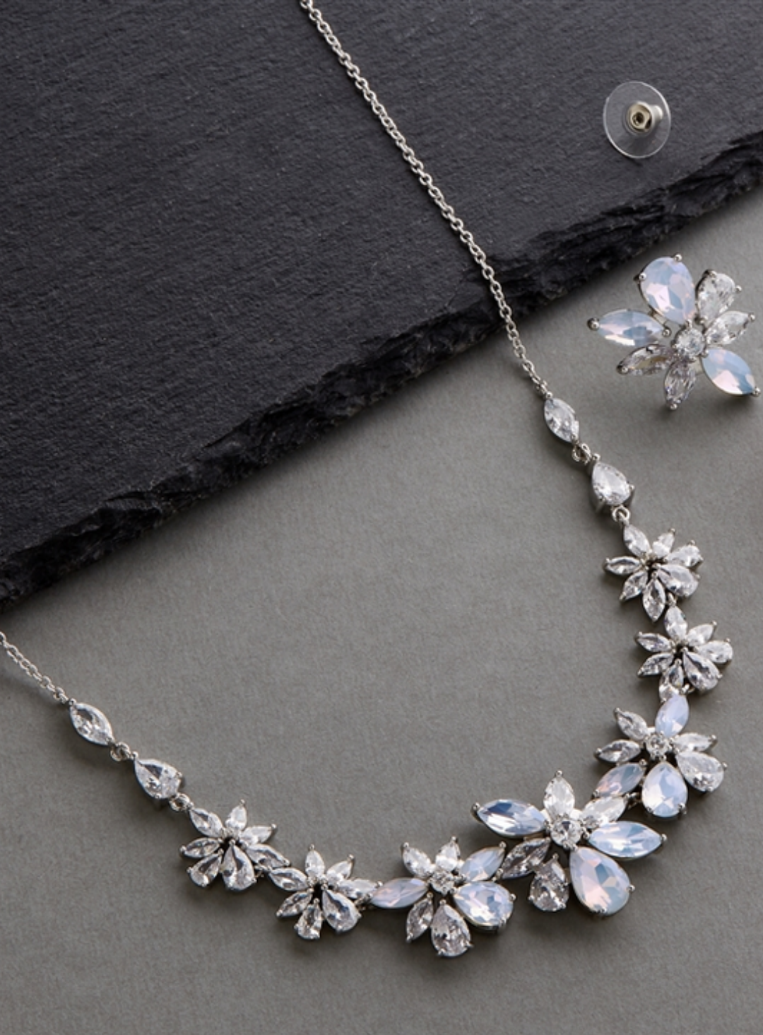 Sarin Necklace and Earrings Set