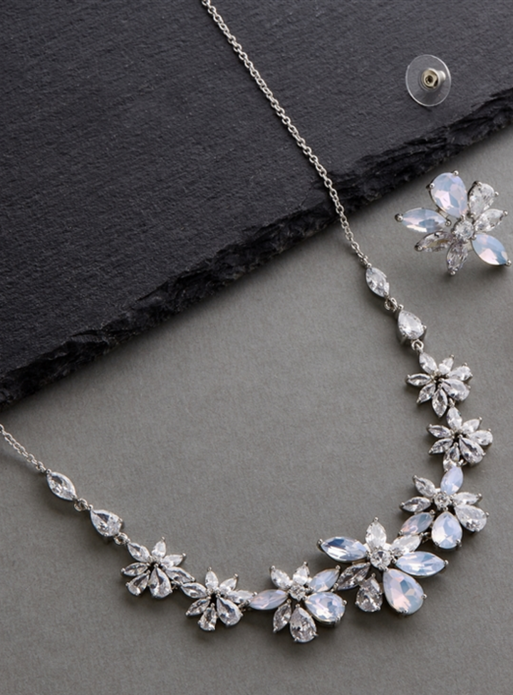 Sarin Necklace and Earrings Set